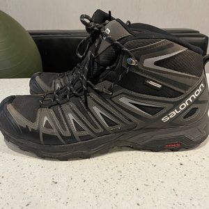Salomon men’s X ultra pioneer. Gray and black.